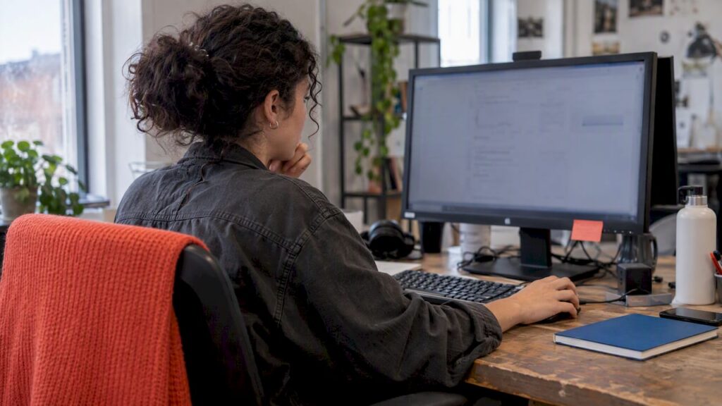 Strategist reviewing responsive search ad combinations