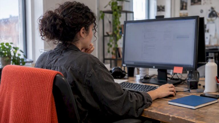 Strategist reviewing responsive search ad combinations