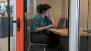Advertiser checks conversion tracking before changing bids