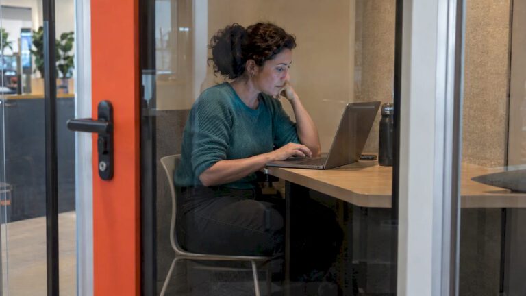 Advertiser checks conversion tracking before changing bids